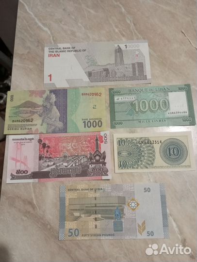 Набор купюр разных стран