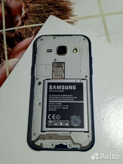 Телефон Samsung j1