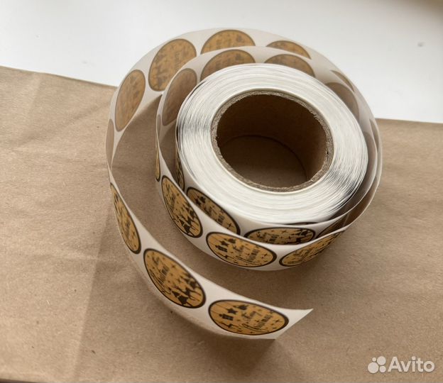 Бумажные пакеты и новогодние наклейки