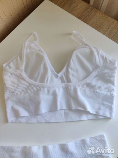 Комплект нижнего белья новый 42 44 топ трусики