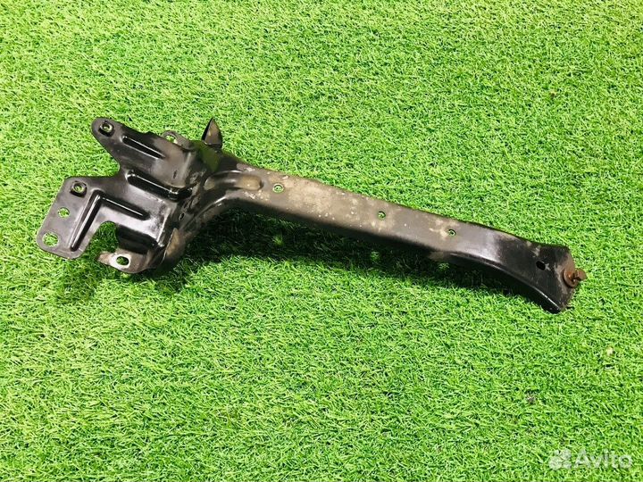 Кронштейн замка капота porsche cayenne (2007-2010)