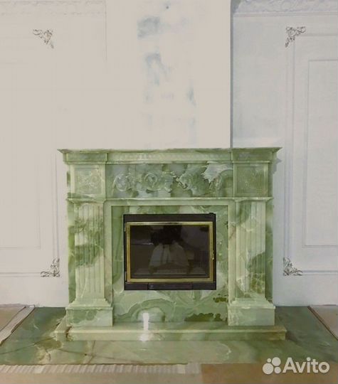 Камин с рельефной резьбой