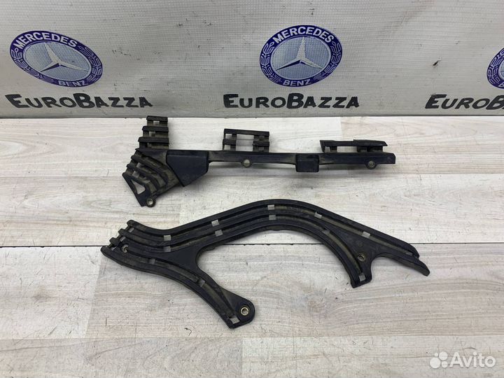 Направляющая высоковольтных проводов Mercedes W638