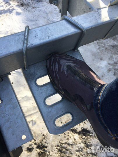 Подножка для лодочного прицепа, проф труба 80(100