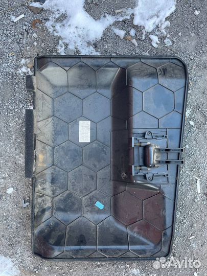 Крышка аккумулятора audi a8 d2