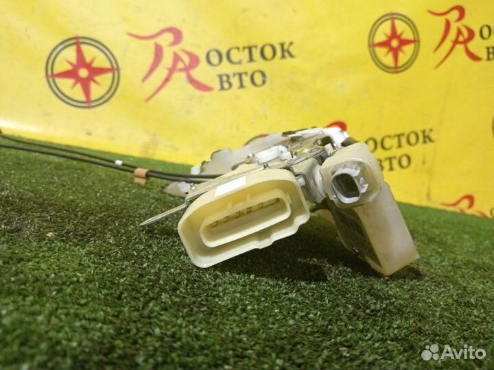 Замок двери передний правый Toyota Harrier MCU10W