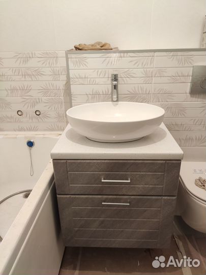 Подвесная тумба в ванную комнату