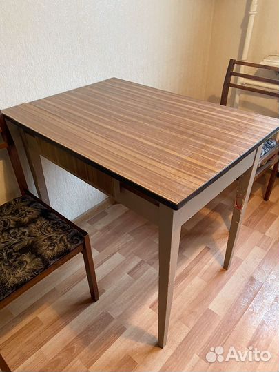 Кухонный стол и стулья бу