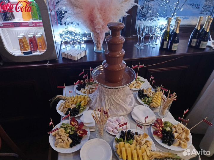 Шоколадный фонтан аренда в Петербурге