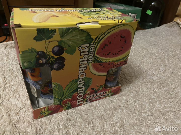 Кувшин со стаканами