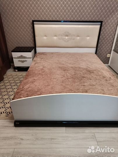 Спальный гарнитур