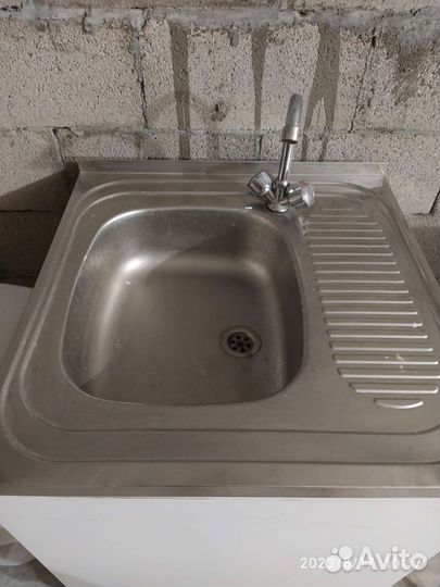 Раковина с тумбой для дачи