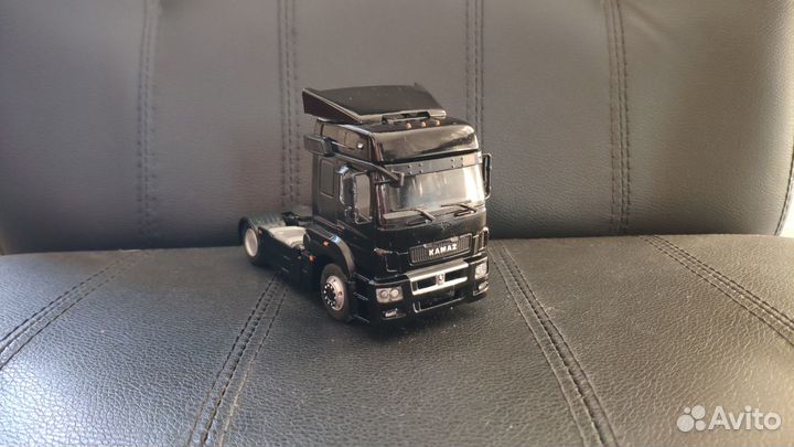 Камаз 5490 черный