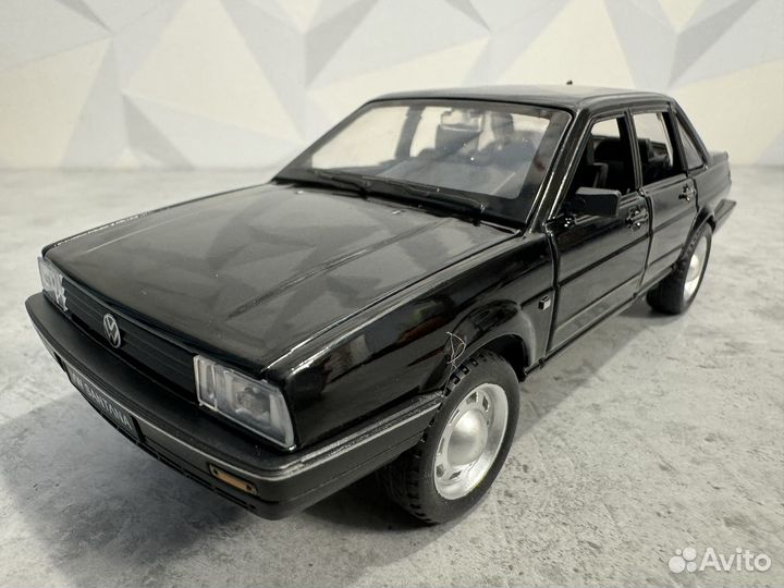 Модель авто Volkswagen Santana 1984 металл