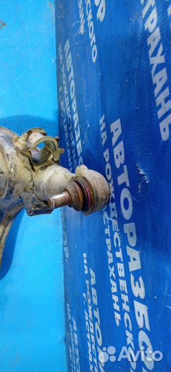 Передний правый рычаг Mercedes-Benz W124 седан