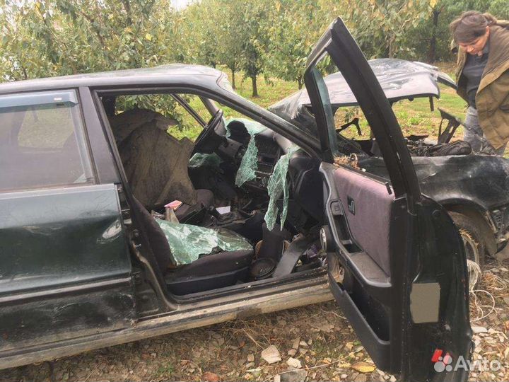 Audi 80 2.3 МТ, 1992, битый, 240 000 км