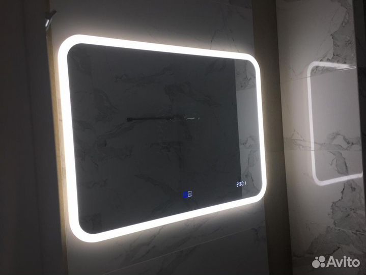 Зеркало в ванную с подсветкой, подогревом и часами