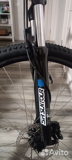 Вилка SR Suntour XCE28 DS, ход 100 мм