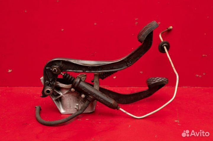 Блок педалей Mercedes E200 W124 M102 1990