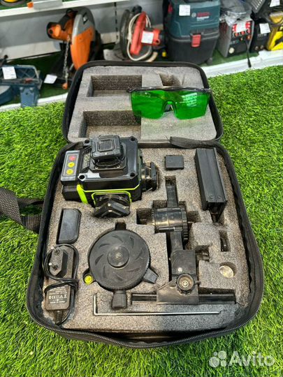 Лазерный уровень 4D с вращающимися башнями