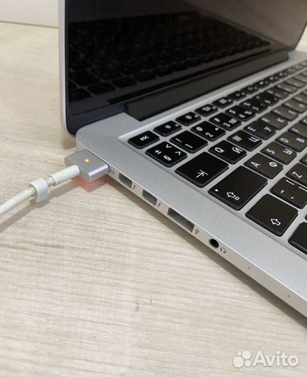 Macbook pro 13 (2014) 8 gb 256 (2,4 проц) Идеал