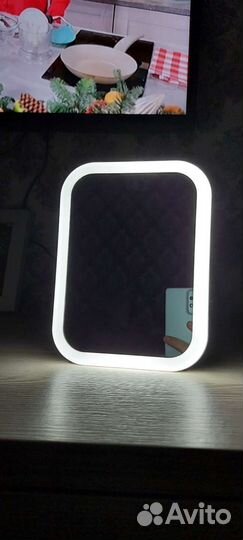 Зеркало косметическое с подсветкой (новое)