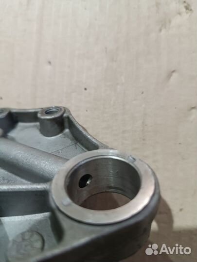 Опорный кронштейн распредвала tiguan passat cawa C