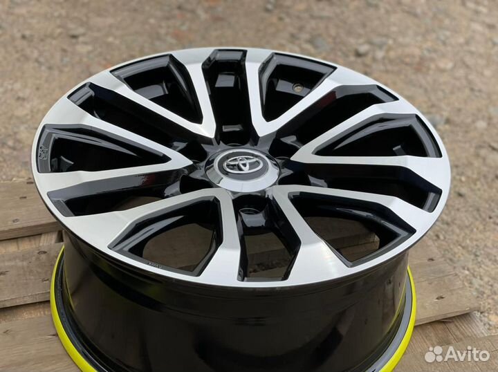 Комплект новых Toyota Lexus 8J R18 6x139.7 ET25