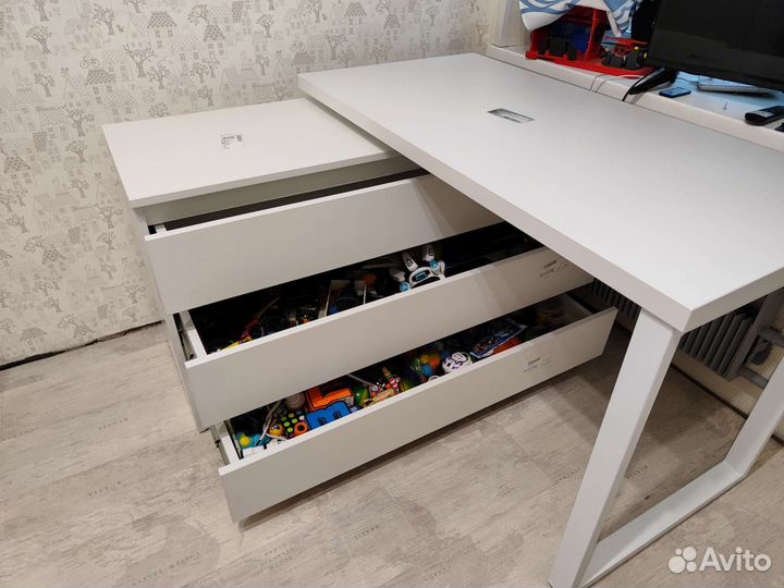 Компьютерный стол,комод