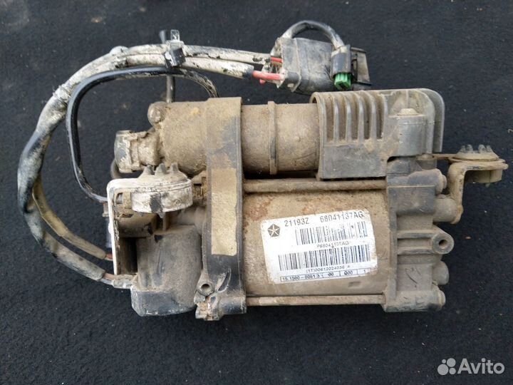 Компрессор пневмоподвески Jeep Grand Cherokee WK2