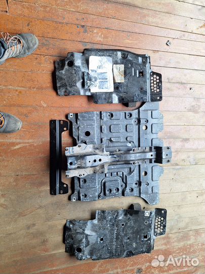 Защита днища ленкрузер 200