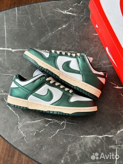 Nike Dunk Low Vintage Green