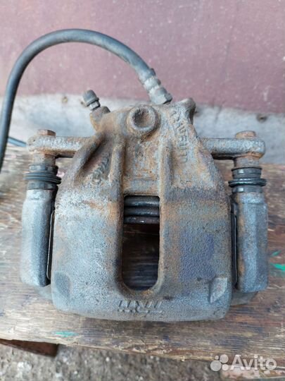 Передний правый суппорт Лада Веста