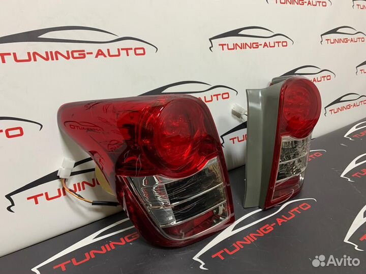 Стопы Toyota Corolla Fielder (E140) 2006-2012 год (красные)