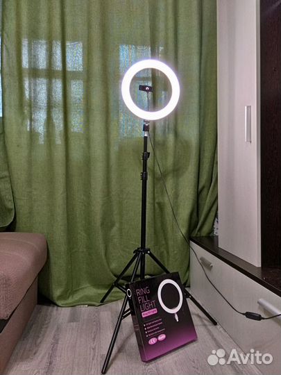 Кольцевая светодиодная лампа со штативом