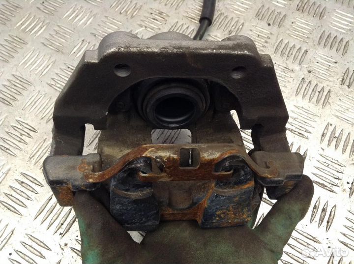 Суппорт тормозной задний правый BMW 5