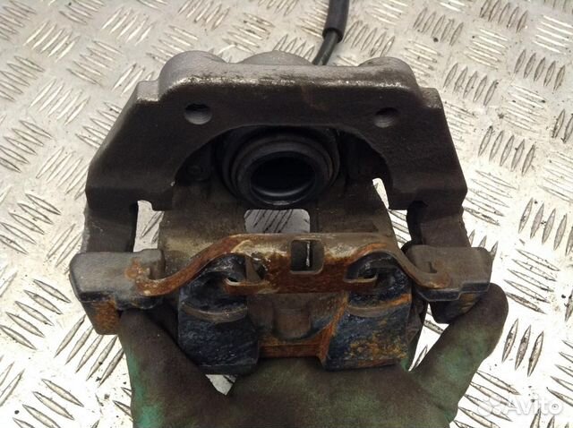 Суппорт тормозной задний правый BMW 5