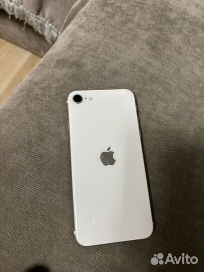 iPhone SE, 64 ГБ