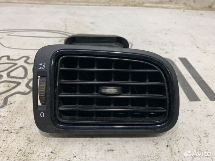 Дефлектор воздуховода передний правый Volkswagen