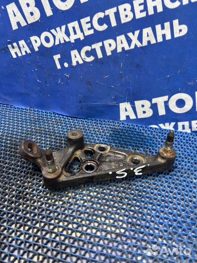 Кронштейн опоры двигателя Toyota Carina E седан