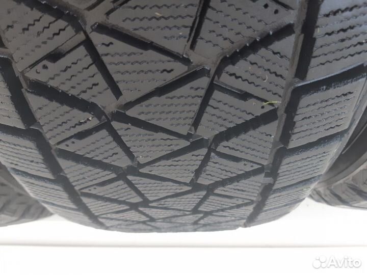 Bridgestone Blizzak DM-V2 235/55 R18