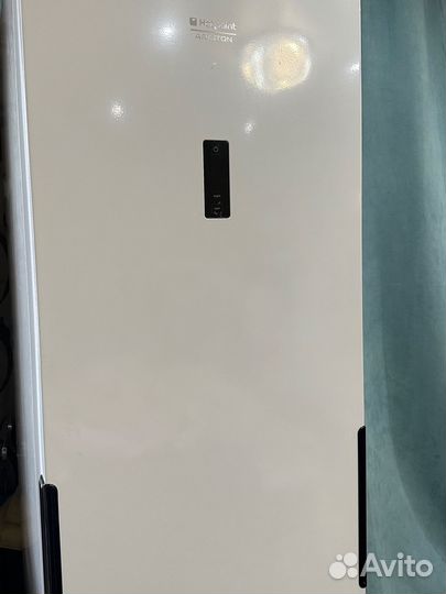 Холодильник Hotpoint-Ariston HFP 5200 W