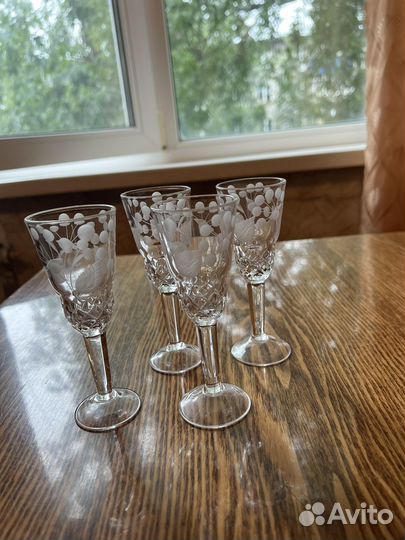 Рюмка на ножке