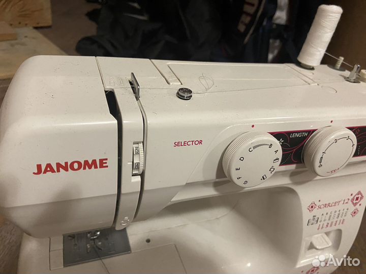Швейная машина Janome