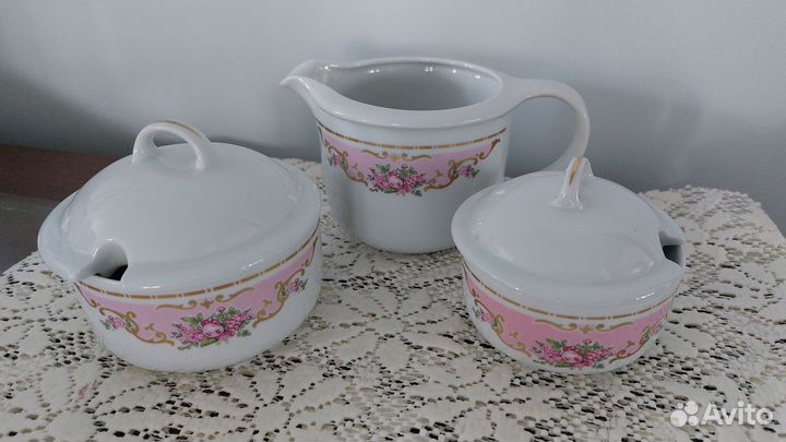 Сахарницы и молочник
