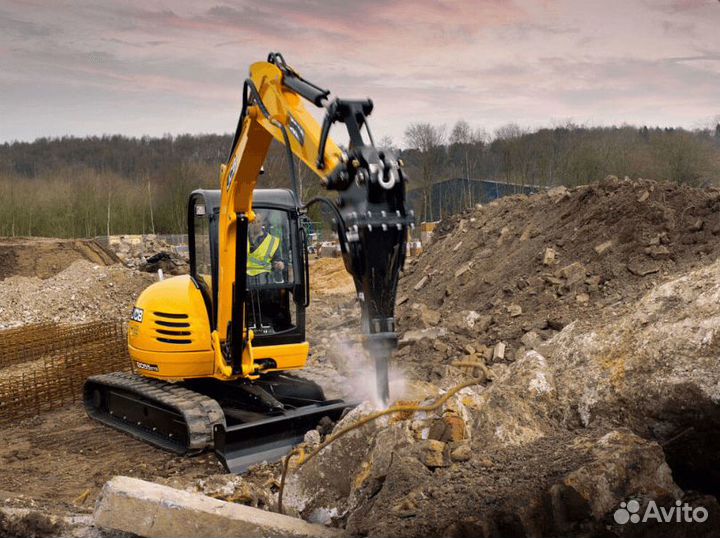 Машинист полноповоротного гусеничного экскаватора