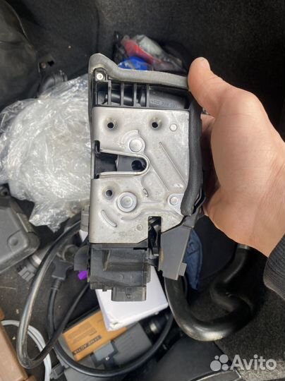 Замок задней правой двери под доводчик BMW G12