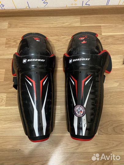 Хоккейная форма,наколенники