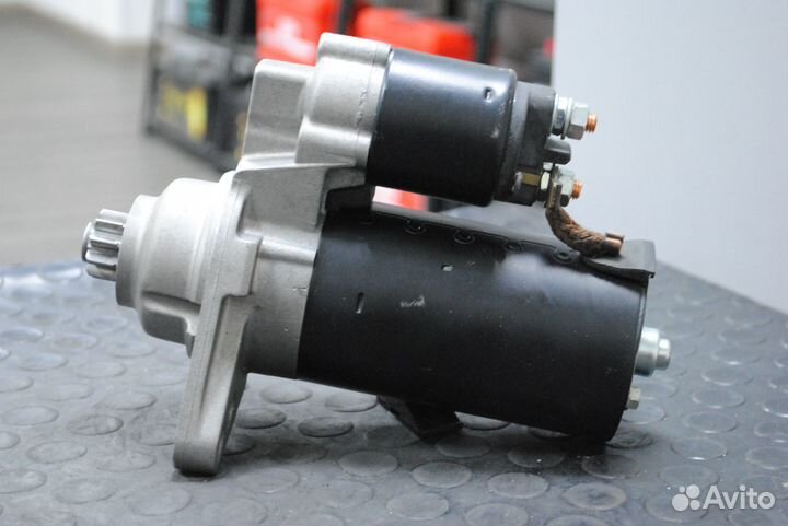 Стартер Volkswagen Transporter T5 1.9 TDi