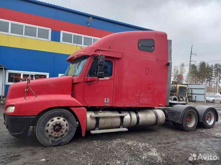 Тягач Freightliner в разбор